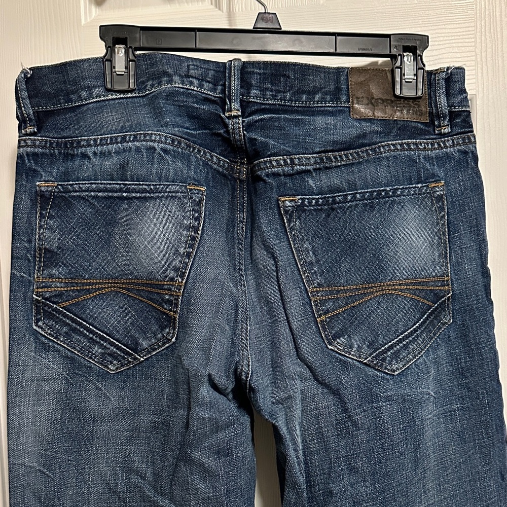 Express Men's Dark Blake Loose Fit Bootcut Jeans. 32x32 - Picture 4 of 8